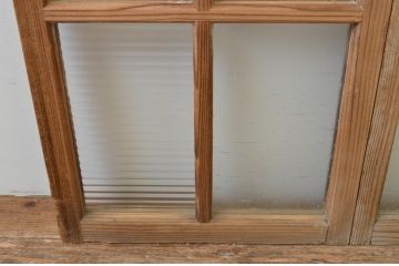 アンティーク建具　ペイント仕上げ限定　ペンキの剥げたシンプルなデザインが魅力のガラス窓2枚セット(引き戸、ガラス戸)(R-067210)