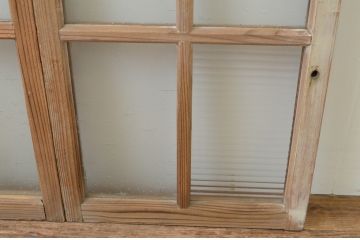 アンティーク建具　ペイント仕上げ限定　ペンキの剥げたシンプルなデザインが魅力のガラス窓2枚セット(引き戸、ガラス戸)(R-067210)