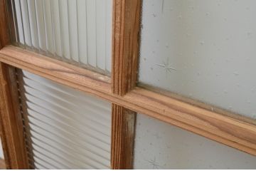 アンティーク建具　ペイント仕上げ限定　ペンキの剥げたシンプルなデザインが魅力のガラス窓2枚セット(引き戸、ガラス戸)(R-067210)