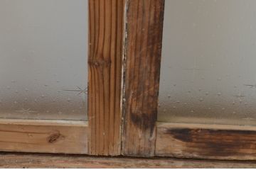 アンティーク建具　ペイント仕上げ限定　ペンキの剥げたシンプルなデザインが魅力のガラス窓2枚セット(引き戸、ガラス戸)(R-067210)