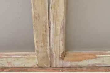 アンティーク建具　レトロな風合いが味わい深いペンキの剥げたガラス窓2枚セット(引き戸、ガラス戸)(R-067211)