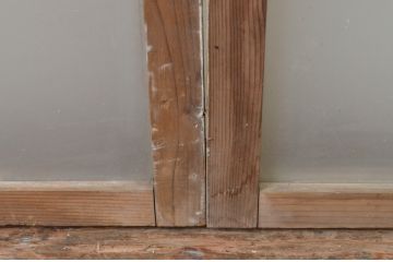アンティーク建具　レトロな風合いが味わい深いペンキの剥げたガラス窓2枚セット(引き戸、ガラス戸)(R-067211)