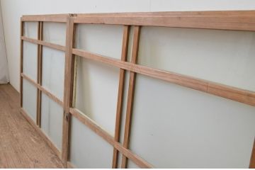 アンティーク建具　レトロな風合いが味わい深いペンキの剥げたガラス窓2枚セット(引き戸、ガラス戸)(R-067211)