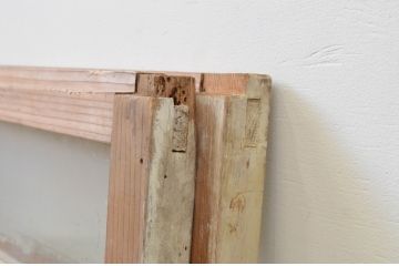 アンティーク建具　レトロな風合いが味わい深いペンキの剥げたガラス窓2枚セット(引き戸、ガラス戸)(R-067211)