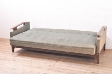和製アンティーク　昭和レトロ　ミッドセンチュリーの空間づくりに活躍するソファベッド(3人掛けソファ、トリプルソファ)(R-067228)