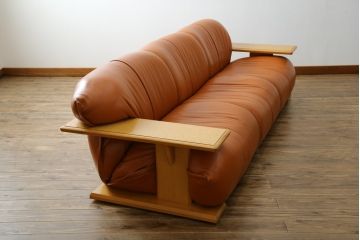 中古　美品　モリシゲ(MORISHIGE/森繁)　G-アーク　本革(レザー)　お洒落なモダンデザインが魅力の3人掛けソファ(アームソファ、三人掛けソファ、トリプルソファ)(定価約55万円)(R-067237)