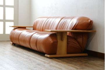 中古　美品　モリシゲ(MORISHIGE/森繁)　G-アーク　本革(レザー)　お洒落なモダンデザインが魅力の3人掛けソファ(アームソファ、三人掛けソファ、トリプルソファ)(定価約55万円)(R-067237)