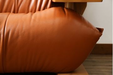 中古　美品　モリシゲ(MORISHIGE/森繁)　G-アーク　本革(レザー)　お洒落なモダンデザインが魅力の3人掛けソファ(アームソファ、三人掛けソファ、トリプルソファ)(定価約55万円)(R-067237)
