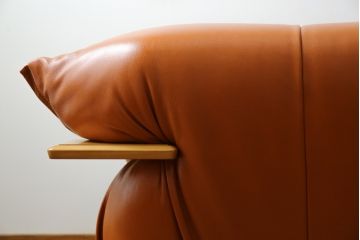 中古　美品　モリシゲ(MORISHIGE/森繁)　G-アーク　本革(レザー)　お洒落なモダンデザインが魅力の3人掛けソファ(アームソファ、三人掛けソファ、トリプルソファ)(定価約55万円)(R-067237)