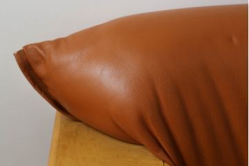 中古　モリシゲ(MORISHIGE/森繁)　G-アーク　本革(レザー)　お洒落なモダンデザインが魅力の2人掛けソファ(二人掛けソファ、2P、ラブソファ、アームソファ)(R-067238)