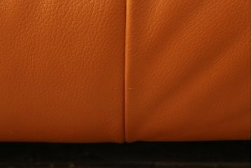 中古　モリシゲ(MORISHIGE/森繁)　G-アーク　本革(レザー)　お洒落なモダンデザインが魅力の2人掛けソファ(二人掛けソファ、2P、ラブソファ、アームソファ)(R-067238)