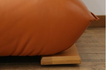 中古　モリシゲ(MORISHIGE/森繁)　G-アーク　本革(レザー)　お洒落なモダンデザインが魅力の2人掛けソファ(二人掛けソファ、2P、ラブソファ、アームソファ)(R-067238)