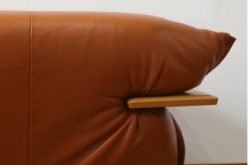 中古　モリシゲ(MORISHIGE/森繁)　G-アーク　本革(レザー)　お洒落なモダンデザインが魅力の2人掛けソファ(二人掛けソファ、2P、ラブソファ、アームソファ)(R-067238)