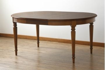 中古　希少　絶版品!!　イタリア製　メデア(Medea)　優美な佇まいが魅力的!!天板の美しい木目が目を惹くダイニングテーブル(エクステンションテーブル、拡張式テーブル、食卓、4人掛け、6人掛け、ラウンドテーブル)(定価約85万円)(R-067242)