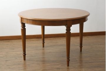 中古　希少　絶版品!!　イタリア製　メデア(Medea)　優美な佇まいが魅力的!!天板の美しい木目が目を惹くダイニングテーブル(エクステンションテーブル、拡張式テーブル、食卓、4人掛け、6人掛け、ラウンドテーブル)(定価約85万円)(R-067242)