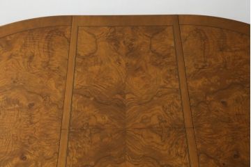 中古　希少　絶版品!!　イタリア製　メデア(Medea)　優美な佇まいが魅力的!!天板の美しい木目が目を惹くダイニングテーブル(エクステンションテーブル、拡張式テーブル、食卓、4人掛け、6人掛け、ラウンドテーブル)(定価約85万円)(R-067242)