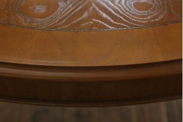 中古　希少　絶版品!!　イタリア製　メデア(Medea)　優美な佇まいが魅力的!!天板の美しい木目が目を惹くダイニングテーブル(エクステンションテーブル、拡張式テーブル、食卓、4人掛け、6人掛け、ラウンドテーブル)(定価約85万円)(R-067242)