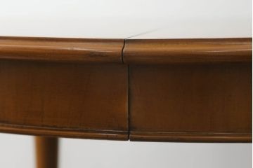 中古　希少　絶版品!!　イタリア製　メデア(Medea)　優美な佇まいが魅力的!!天板の美しい木目が目を惹くダイニングテーブル(エクステンションテーブル、拡張式テーブル、食卓、4人掛け、6人掛け、ラウンドテーブル)(定価約85万円)(R-067242)