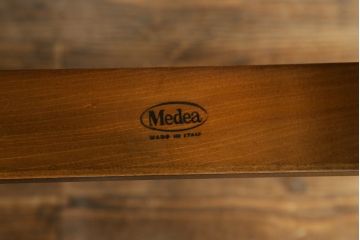 中古　希少　絶版品!!　イタリア製　メデア(Medea)　優美な佇まいが魅力的!!天板の美しい木目が目を惹くダイニングテーブル(エクステンションテーブル、拡張式テーブル、食卓、4人掛け、6人掛け、ラウンドテーブル)(定価約85万円)(R-067242)