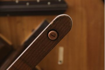 デンマークビンテージ　美品!!　グドメ社(GUDME)　希少なローズウッド材が使われたダイニングテーブル(エクステンションテーブル、食卓、伸長式ダイニングテーブル、2人掛け、4人掛け、6人掛け、ラウンドテーブル、ヴィンテージ、北欧)(R-067243)