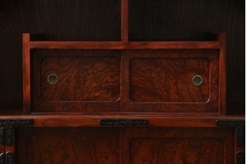 中古　岩谷堂箪笥　漆塗り　和モダンな空間づくりにおすすめの茶箪笥(収納棚、戸棚、飾り棚、サイドボード、サイドキャビネット)(R-067286)