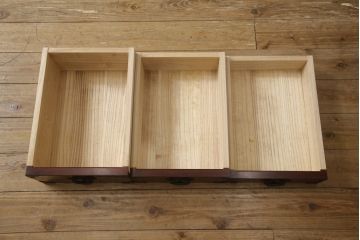 中古　美品　二本松工藝館　田中家具　欅(ケヤキ)材　会津桐材　重厚感ある佇まいが魅力的な二本松箪笥(収納たんす、衣装箪笥、和タンス、整理箪笥、引き出し)(R-067287)