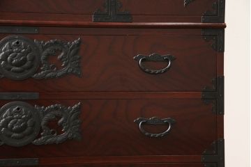 中古　美品　二本松工藝館　田中家具　欅(ケヤキ)材　会津桐材　重厚感ある佇まいが魅力的な二本松箪笥(収納たんす、衣装箪笥、和タンス、整理箪笥、引き出し)(R-067287)