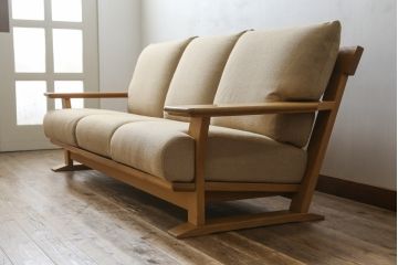 中古　美品　柏木工(KASHIWA、かしわ)　ナチュラルな色合いが優しい雰囲気を醸し出す三人掛けソファ(3P、3人掛けソファ、トリプルソファ、アームソファ)(R-067288)
