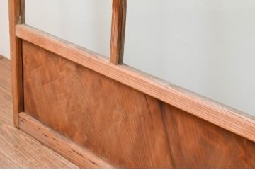 アンティーク建具　温かみのある木味が魅力の升目(マス目)格子のガラス戸2枚セット(引き戸、格子戸)(R-067299)