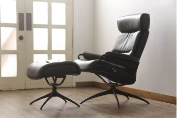 中古　美品　EKORNES(エコーネス)　トーキョー　ヘッドレスト付ローバック　Mサイズ　スタイリッシュなデザインが魅力のストレスレスチェア&オットマンのセット(スターベース、1人掛けソファ、一人掛けソファ、1Pソファ、アームチェア、リクライニングチェア、フットスツール、北欧、本革、レザーチェア)(定価約35万2千円)(R-067304)