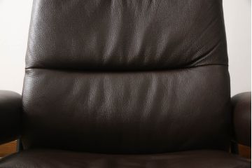 中古　美品　EKORNES(エコーネス)　トーキョー　ヘッドレスト付ローバック　Mサイズ　スタイリッシュなデザインが魅力のストレスレスチェア&オットマンのセット(スターベース、1人掛けソファ、一人掛けソファ、1Pソファ、アームチェア、リクライニングチェア、フットスツール、北欧、本革、レザーチェア)(定価約35万2千円)(R-067304)
