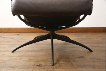 中古　美品　EKORNES(エコーネス)　トーキョー　ヘッドレスト付ローバック　Mサイズ　スタイリッシュなデザインが魅力のストレスレスチェア&オットマンのセット(スターベース、1人掛けソファ、一人掛けソファ、1Pソファ、アームチェア、リクライニングチェア、フットスツール、北欧、本革、レザーチェア)(定価約35万2千円)(R-067304)