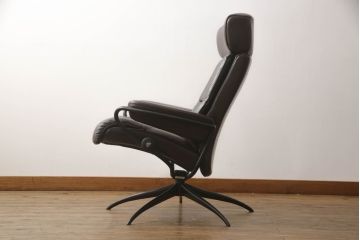 中古　美品　EKORNES(エコーネス)　トーキョー　ヘッドレスト付ローバック　Mサイズ　スタイリッシュなデザインが魅力のストレスレスチェア&オットマンのセット(スターベース、1人掛けソファ、一人掛けソファ、1Pソファ、アームチェア、リクライニングチェア、フットスツール、北欧、本革、レザーチェア)(定価約35万2千円)(R-067304)