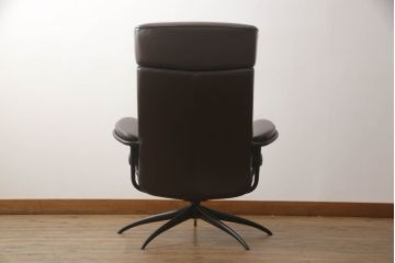 中古　美品　EKORNES(エコーネス)　トーキョー　ヘッドレスト付ローバック　Mサイズ　スタイリッシュなデザインが魅力のストレスレスチェア&オットマンのセット(スターベース、1人掛けソファ、一人掛けソファ、1Pソファ、アームチェア、リクライニングチェア、フットスツール、北欧、本革、レザーチェア)(定価約35万2千円)(R-067304)