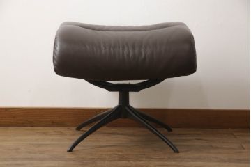中古　美品　EKORNES(エコーネス)　トーキョー　ヘッドレスト付ローバック　Mサイズ　スタイリッシュなデザインが魅力のストレスレスチェア&オットマンのセット(スターベース、1人掛けソファ、一人掛けソファ、1Pソファ、アームチェア、リクライニングチェア、フットスツール、北欧、本革、レザーチェア)(定価約35万2千円)(R-067304)