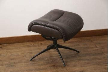 中古　美品　EKORNES(エコーネス)　トーキョー　ヘッドレスト付ローバック　Mサイズ　スタイリッシュなデザインが魅力のストレスレスチェア&オットマンのセット(スターベース、1人掛けソファ、一人掛けソファ、1Pソファ、アームチェア、リクライニングチェア、フットスツール、北欧、本革、レザーチェア)(定価約35万2千円)(R-067304)