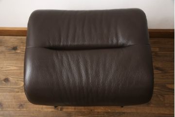 中古　美品　EKORNES(エコーネス)　トーキョー　ヘッドレスト付ローバック　Mサイズ　スタイリッシュなデザインが魅力のストレスレスチェア&オットマンのセット(スターベース、1人掛けソファ、一人掛けソファ、1Pソファ、アームチェア、リクライニングチェア、フットスツール、北欧、本革、レザーチェア)(定価約35万2千円)(R-067304)