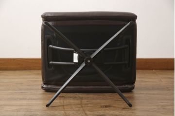 中古　美品　EKORNES(エコーネス)　トーキョー　ヘッドレスト付ローバック　Mサイズ　スタイリッシュなデザインが魅力のストレスレスチェア&オットマンのセット(スターベース、1人掛けソファ、一人掛けソファ、1Pソファ、アームチェア、リクライニングチェア、フットスツール、北欧、本革、レザーチェア)(定価約35万2千円)(R-067304)