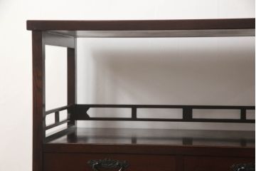 中古　落ち着いた和モダンスタイルの空間づくりにおすすめな格子扉付き和風収納棚(茶タンス、茶棚、飾り棚、水屋箪笥サイドボード、サイドキャビネット、戸棚)(R-067306)