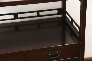 中古　落ち着いた和モダンスタイルの空間づくりにおすすめな格子扉付き和風収納棚(茶タンス、茶棚、飾り棚、水屋箪笥サイドボード、サイドキャビネット、戸棚)(R-067306)