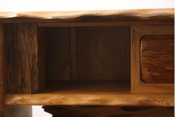 中古　美品　屋久杉材　日本伝統木芸作家・熊谷 勲作　生命力溢れる圧倒的な迫力が魅力の飾り棚(茶棚、違い棚、キャビネット)(R-067316)