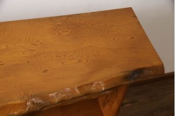 中古　美品　屋久杉材　日本伝統木芸作家・熊谷 勲作　生命力溢れる圧倒的な迫力が魅力の飾り棚(茶棚、違い棚、キャビネット)(R-067316)