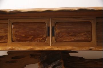 中古　美品　屋久杉材　日本伝統木芸作家・熊谷 勲作　生命力溢れる圧倒的な迫力が魅力の飾り棚(茶棚、違い棚、キャビネット)(R-067316)