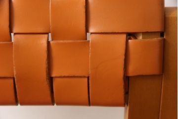 中古　arflex(アルフレックス)　NTC 16(エヌティーシー 16)　本革(レザー)　革を編み込んだデザインが個性的なカウンターチェア(ハイチェア、バーチェア、椅子、イス)(R-067317)