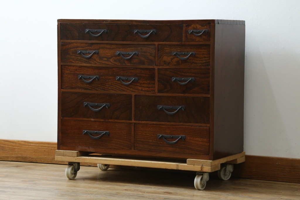 和製アンティーク　上手物　蟻組み(アリ組み、あり組み)　三方欅(ケヤキ)材　漆塗り　引き出し10杯付き!!くっきりした杢目が魅力の小引き出し　(R-067318)