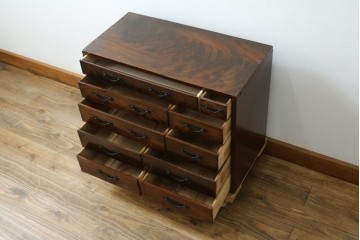 和製アンティーク　上手物　蟻組み(アリ組み、あり組み)　三方欅(ケヤキ)材　漆塗り　引き出し10杯付き!!くっきりした杢目が魅力の小引き出し　(R-067318)
