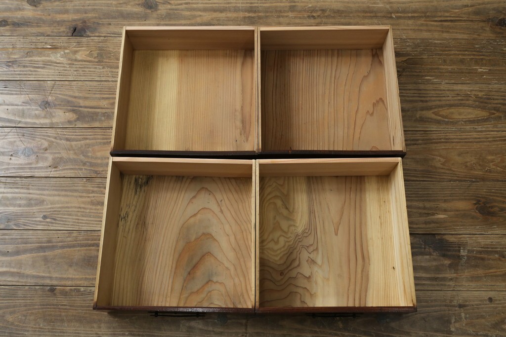 和製アンティーク　上手物　蟻組み(アリ組み、あり組み)　三方欅(ケヤキ)材　漆塗り　引き出し10杯付き!!くっきりした杢目が魅力の小引き出し　(R-067318)