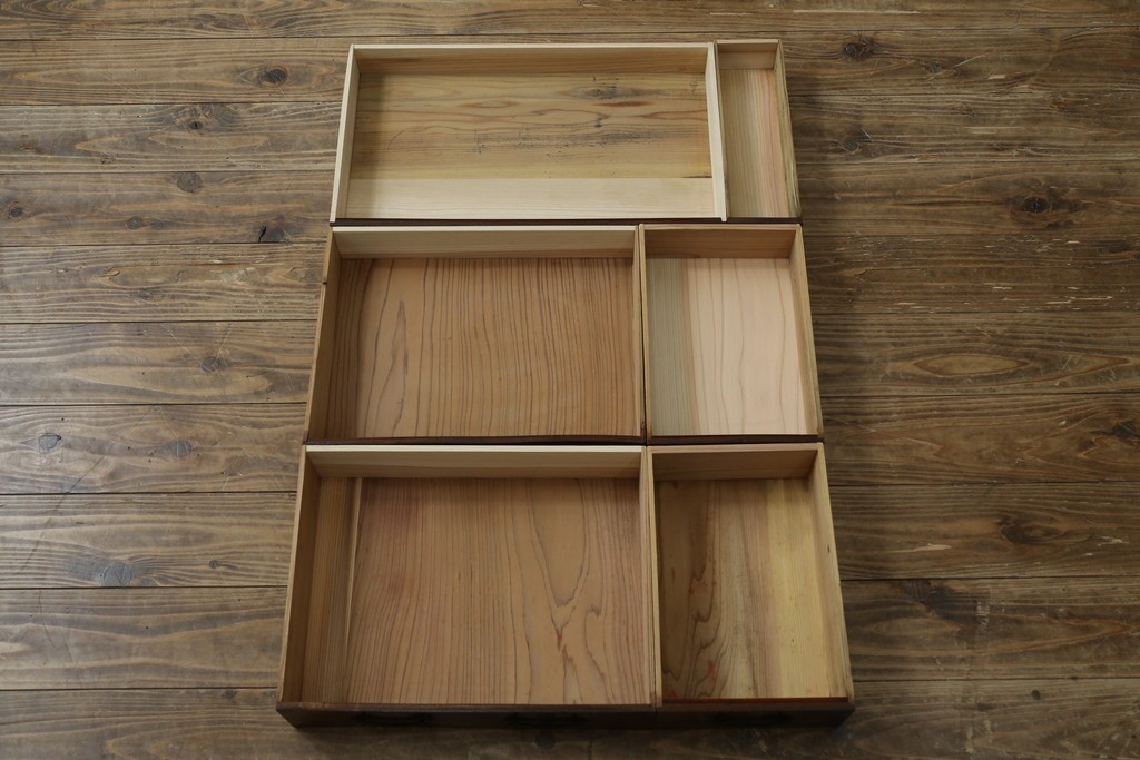 和製アンティーク　上手物　蟻組み(アリ組み、あり組み)　三方欅(ケヤキ)材　漆塗り　引き出し10杯付き!!くっきりした杢目が魅力の小引き出し　(R-067318)