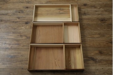 和製アンティーク　上手物　蟻組み(アリ組み、あり組み)　三方欅(ケヤキ)材　漆塗り　引き出し10杯付き!!くっきりした杢目が魅力の小引き出し　(R-067318)