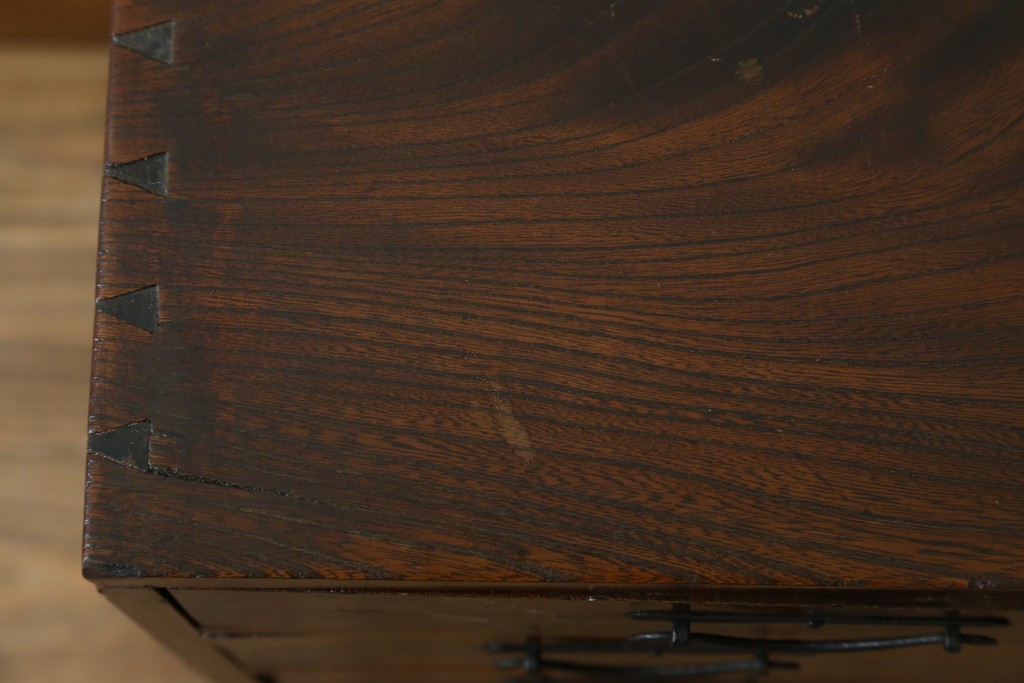 和製アンティーク　上手物　蟻組み(アリ組み、あり組み)　三方欅(ケヤキ)材　漆塗り　引き出し10杯付き!!くっきりした杢目が魅力の小引き出し　(R-067318)